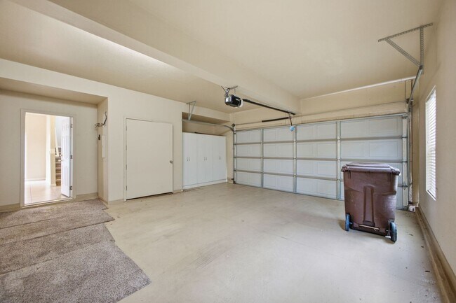 Building Photo - Spacious South Ogden Townhome w/ Garage