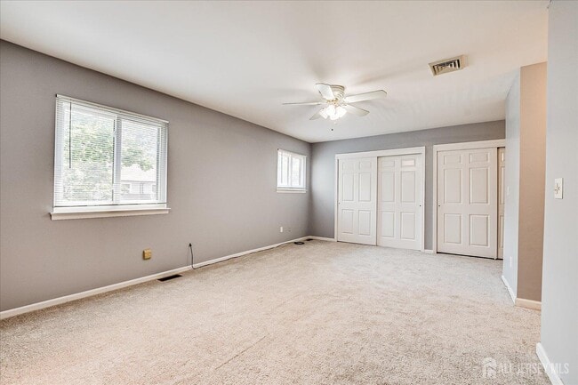 Building Photo - 6 Tulip Ct