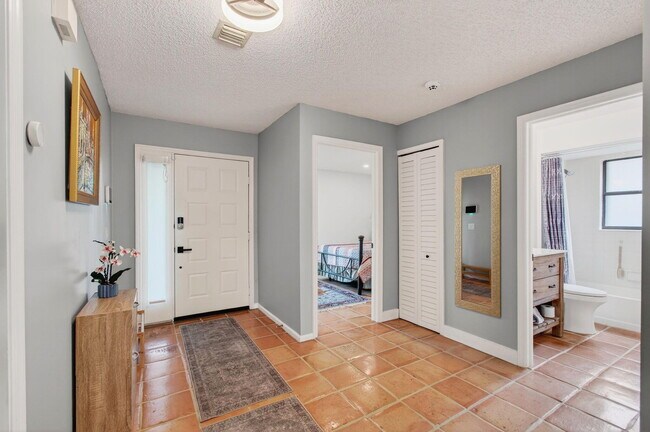 Building Photo - 10332 Islander Dr