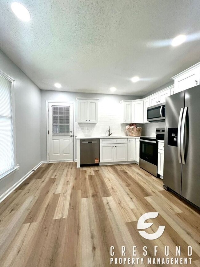 Building Photo - RENT JUST REDUCED TO $1700! RECENTLY RENOV...