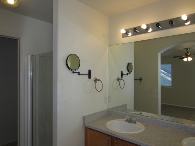 Building Photo - 10761 Cook Ct