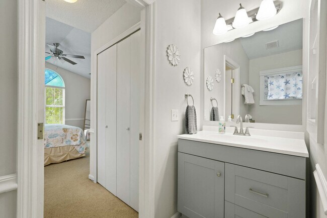 Building Photo - 529 Pointe S Dr