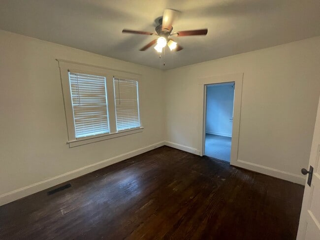 Building Photo - Historic Downtown Wilmington Cottage