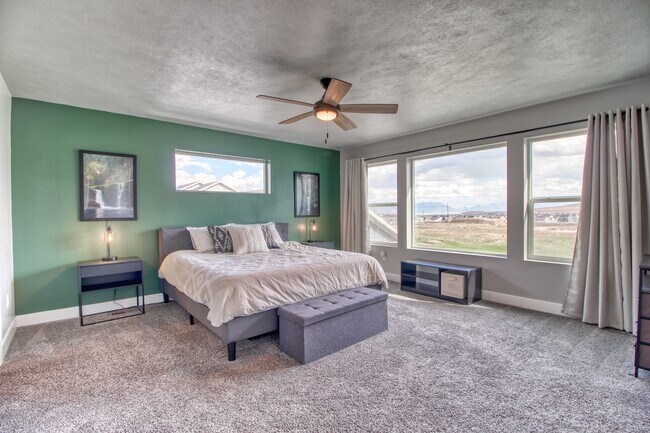 Building Photo - 8636 N Cypress Alley