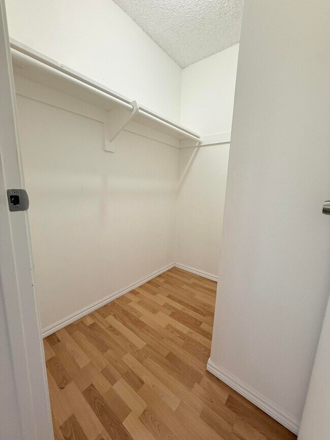 Building Photo - 72629 Edgehill Dr