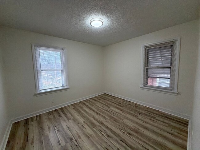 Building Photo - 3004 Capehart Dr