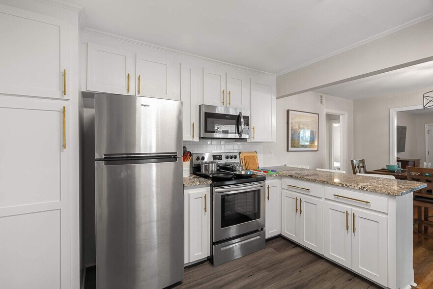 Building Photo - 1707 1st Terrace