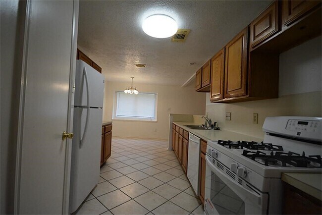 Building Photo - 13719 Rocky Bluff Dr