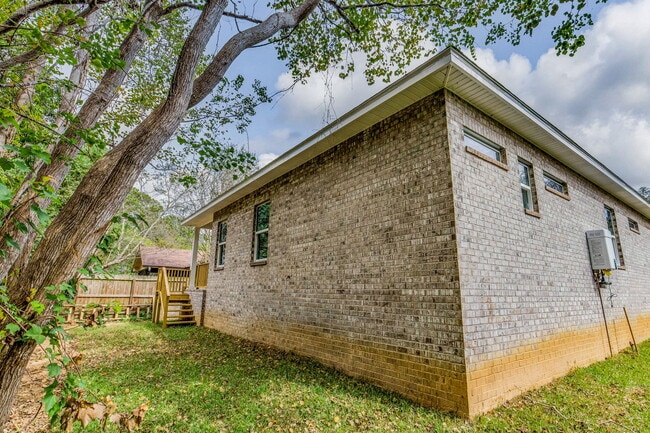 Building Photo - 7684 Old Hickory Dr