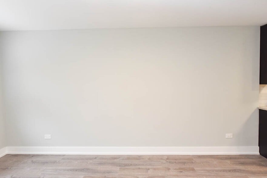 Building Photo - 450 W Barry Ave