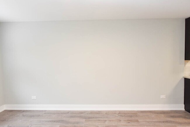 Building Photo - 450 W Barry Ave