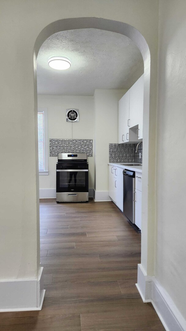 Building Photo - 121 Bausman St