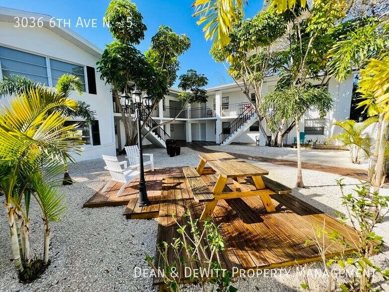 Building Photo - 1 Bed/1 Bath - Unit 5