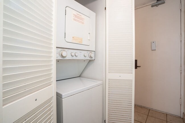 Building Photo - BeachFront Furnished Condo at Sugar Beach Resort, 1 Bed / 1 Bath with Ocean Views!