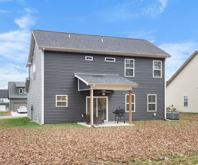 Building Photo - Pet Friendly Three Bedroom!
