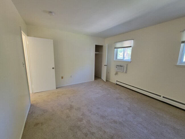 Building Photo - 48 Sutton Pl