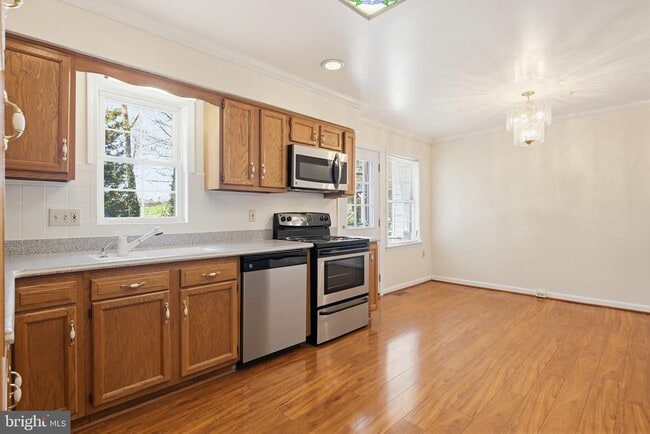 Building Photo - 206 N Towne Ct