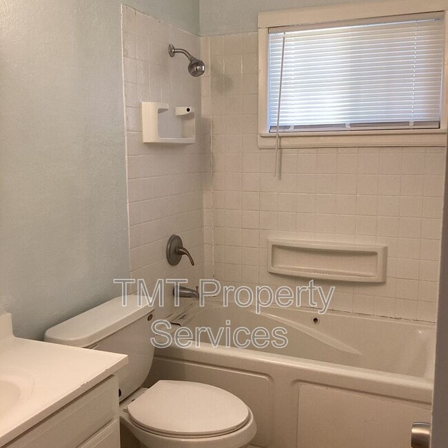 Building Photo - 8724 Halverson Dr