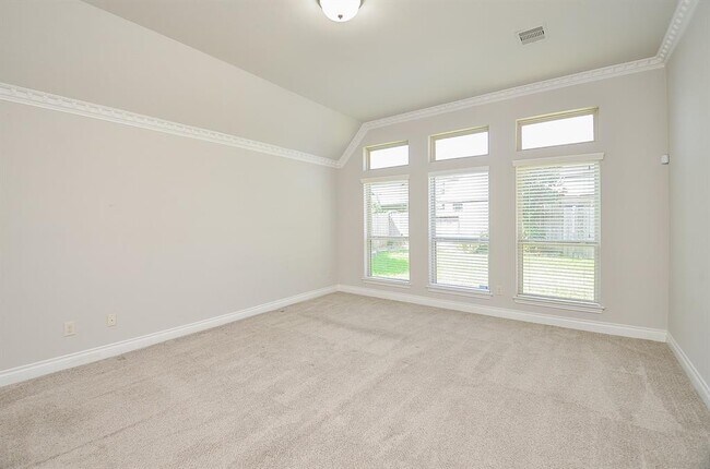 Building Photo - 27011 Cliff Pointe Ln