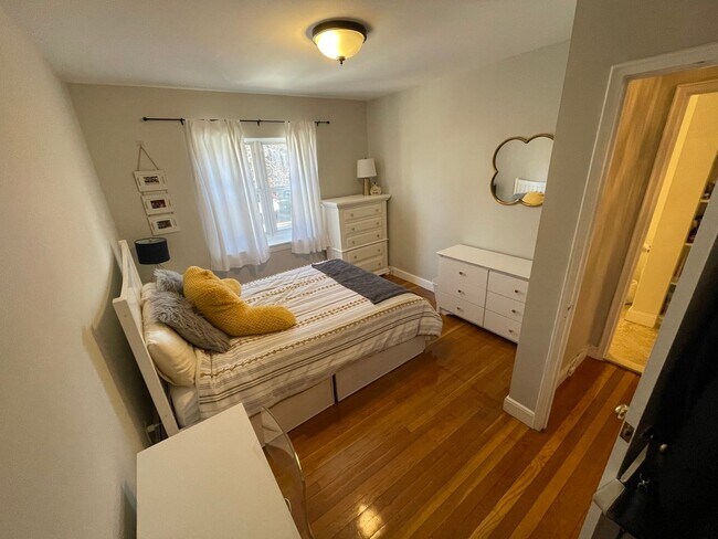 Building Photo - Great 2 Bed for Students