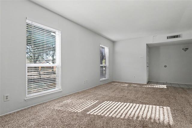 Building Photo - 921 Middle Cove Dr