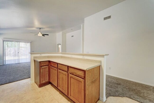Building Photo - READY TO VIEW NOW! Bright, Open Floorplan w/ Brand New Interior Paint & Carpet!