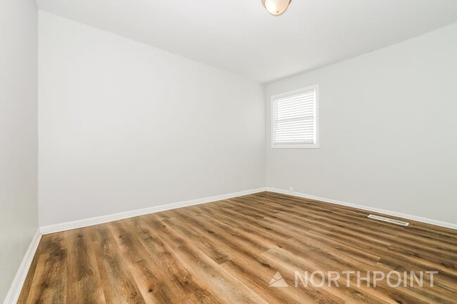 Building Photo - 3 BR/1.5BA | Newly Renovated Single Family Home |  Fenced backyard | In Kansas City!