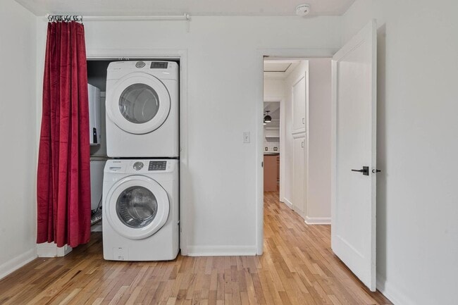 Building Photo - Beautiful, modern 4-bdrm/2-bath home in Concordia—Private, urban sanctuary w/ flex spaces