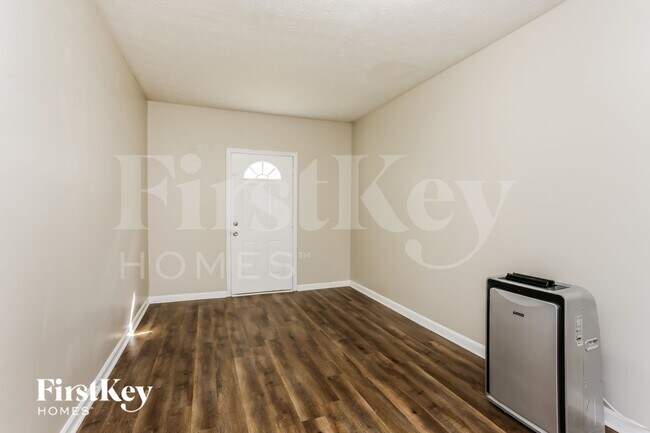 Building Photo - 1717 Bertram Ln SW