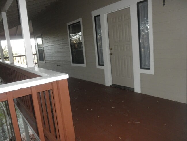 Building Photo - 3 bedroom/2.5 bath in Lake Wildwood, Penn ...