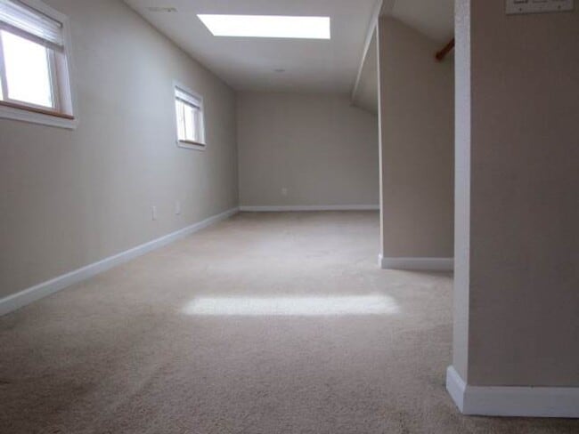 Building Photo - 2 Bedroom, 1 Bathroom Tacoma Home