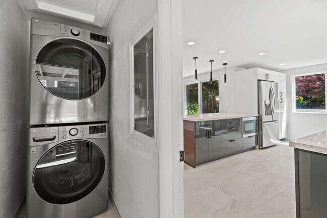 Building Photo - 13723 36th Ave NE