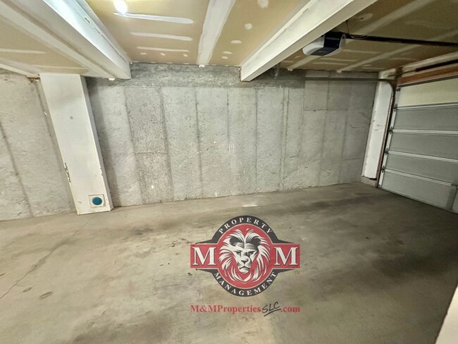 Building Photo - Great 2 Bd 2.5 Bath Townhome in Sandy