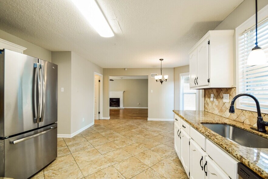 Building Photo - 8151 Cross Creek Ct
