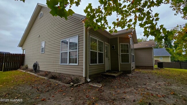 Building Photo - 300 Buoy Ct