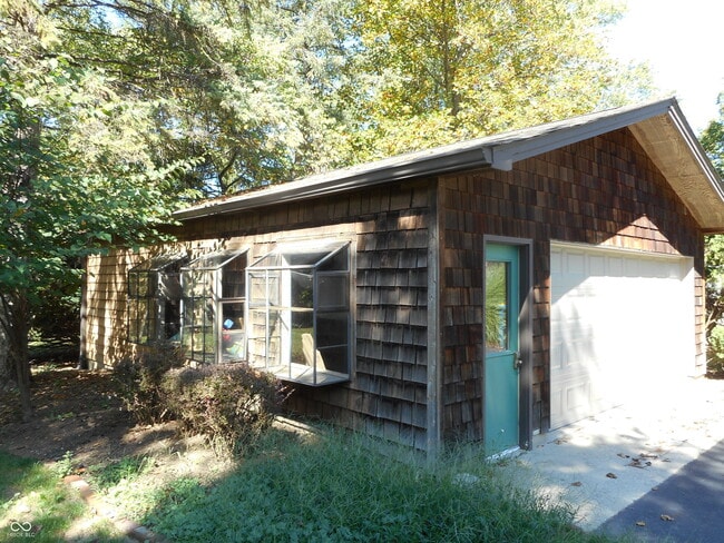 Building Photo - 740 W Auman Dr