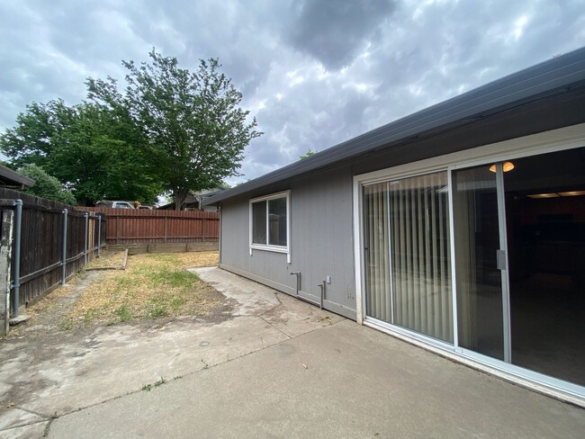 Building Photo - Spacious Foothill Farms Duplex