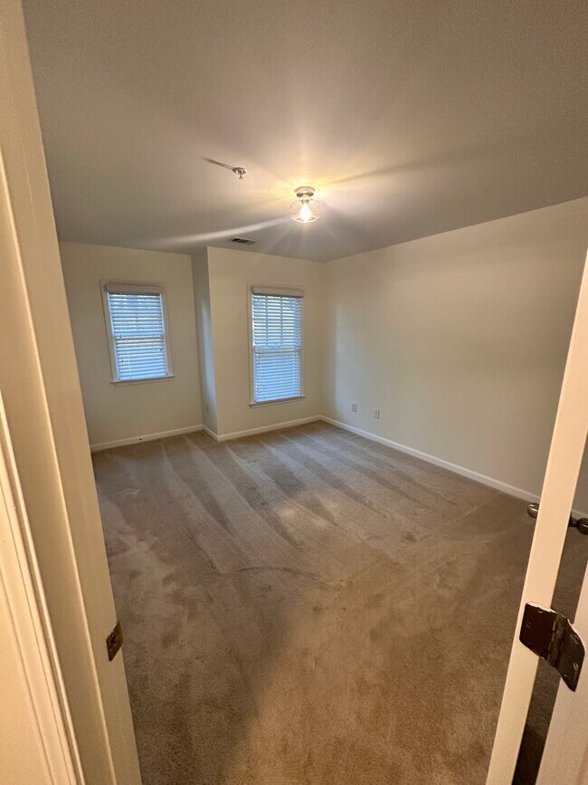 Building Photo - 1624 Caswell Pkwy