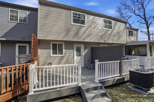 Building Photo - 315 Western Ave