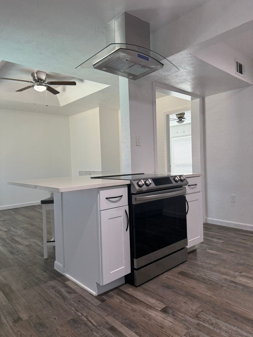 Building Photo - 4317 Hartford St