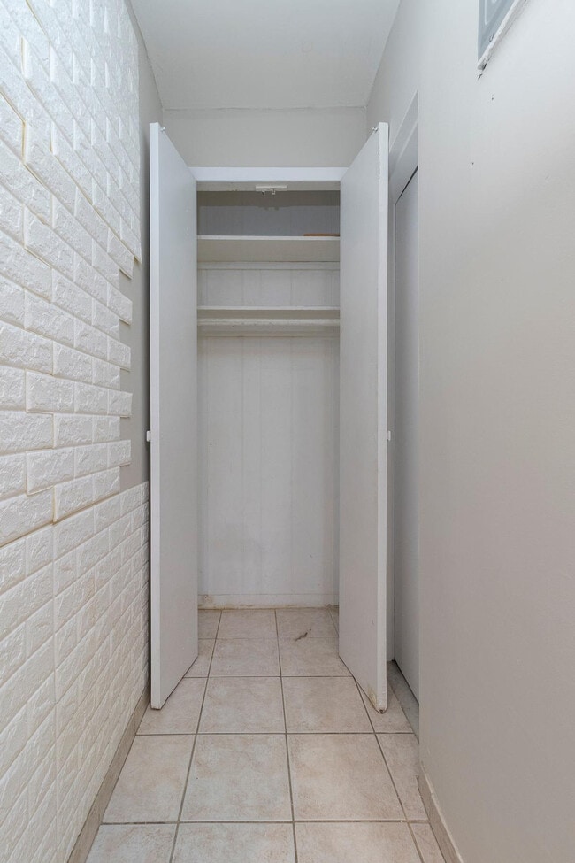 Building Photo - 250 E 82nd St