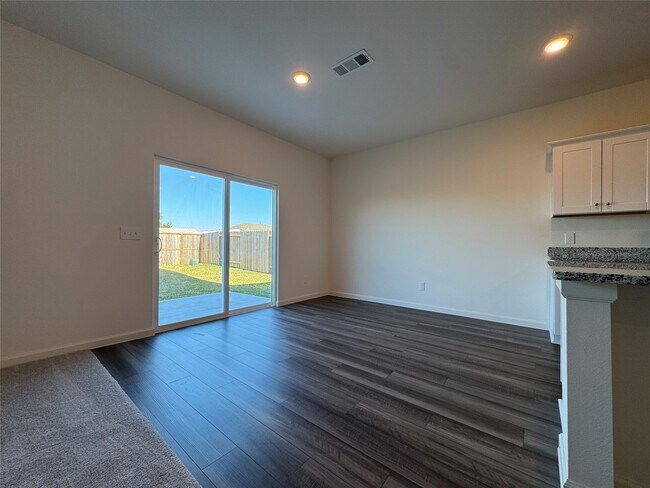 Building Photo - 8219 Vacek Xing Wy