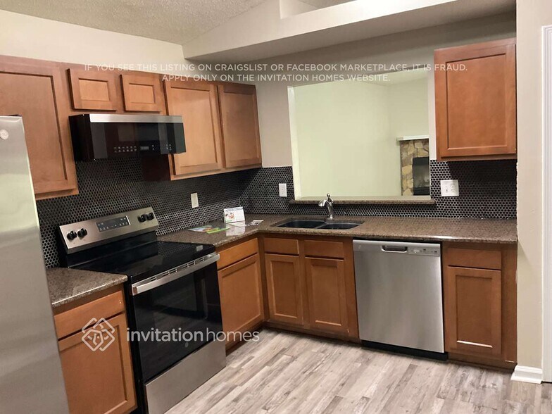 Building Photo - 2999 Mikris Dr E