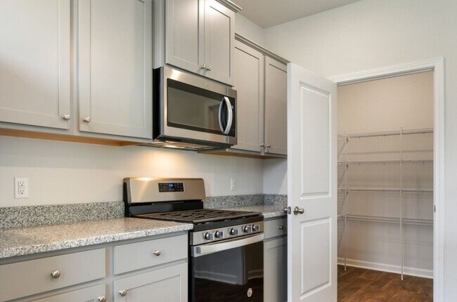 Building Photo - 22 Cedar View Cir