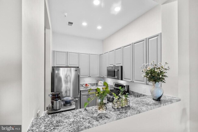 Building Photo - 4951 Brenman Park Dr