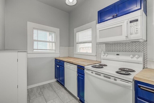 Building Photo - 1708 19th St