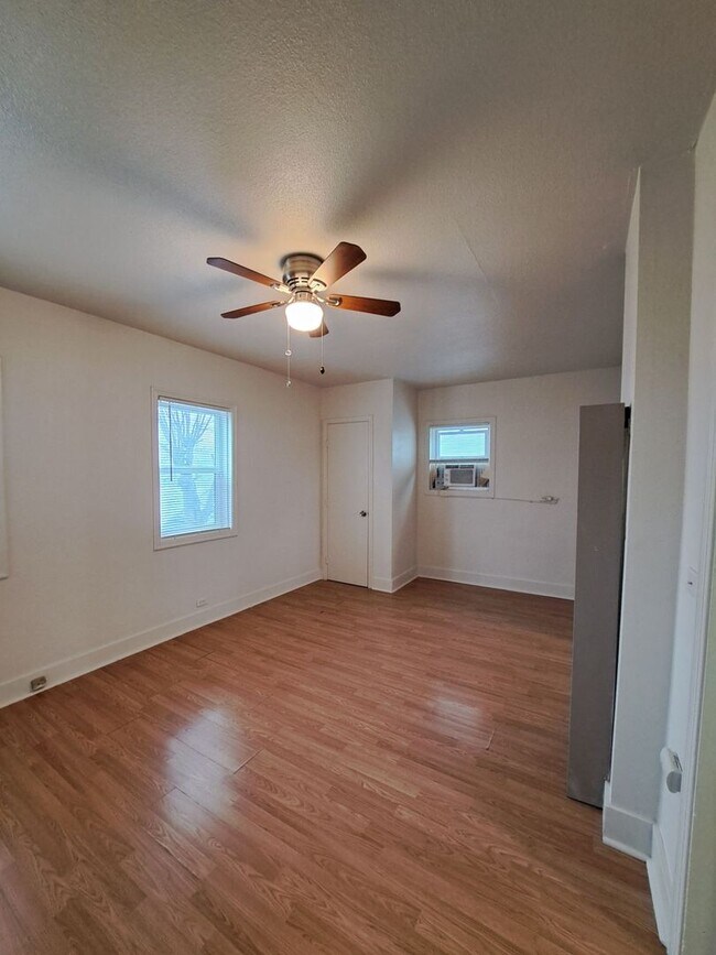 Building Photo - 1220-1222 E. Terrace Ave