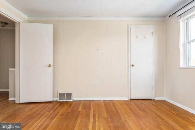 Building Photo - 355 W 12th Ave