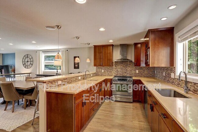 Building Photo - 7745 Sand Point Way NE