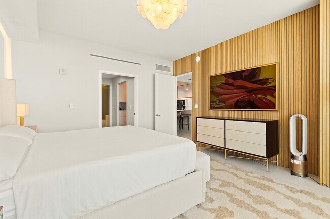 Building Photo - 900 N Ocean Blvd